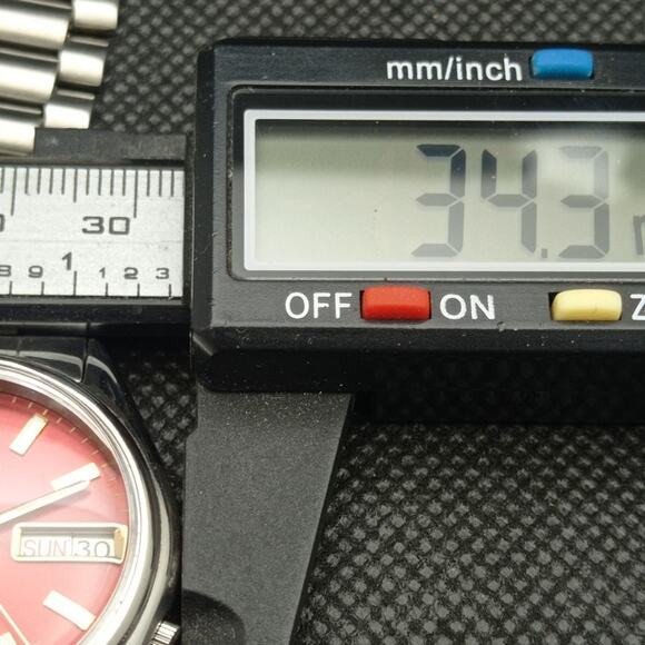 Seiko Red and Silver Men's Watch - Picture 7 of 8